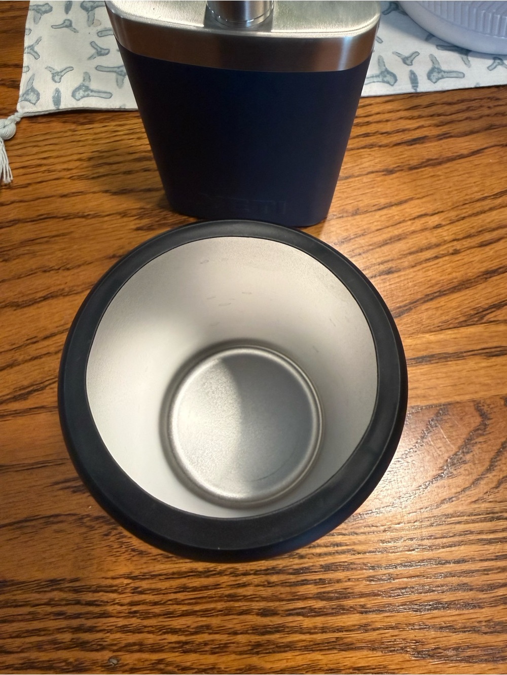 Yeti Navy Blue Flask and Rambler Can Insulator Duo - Picture 2 of 3